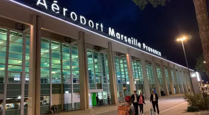 Transfert avec chauffeur privé VTC taxi aéroport Marseille-Provence